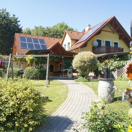 Riegler'S Buschenschank Лойперсдорф-бай-Фюрстенфельд Екстер'єр фото