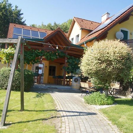 Riegler'S Buschenschank Лойперсдорф-бай-Фюрстенфельд Екстер'єр фото