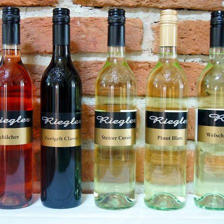 Riegler'S Buschenschank Лойперсдорф-бай-Фюрстенфельд Екстер'єр фото