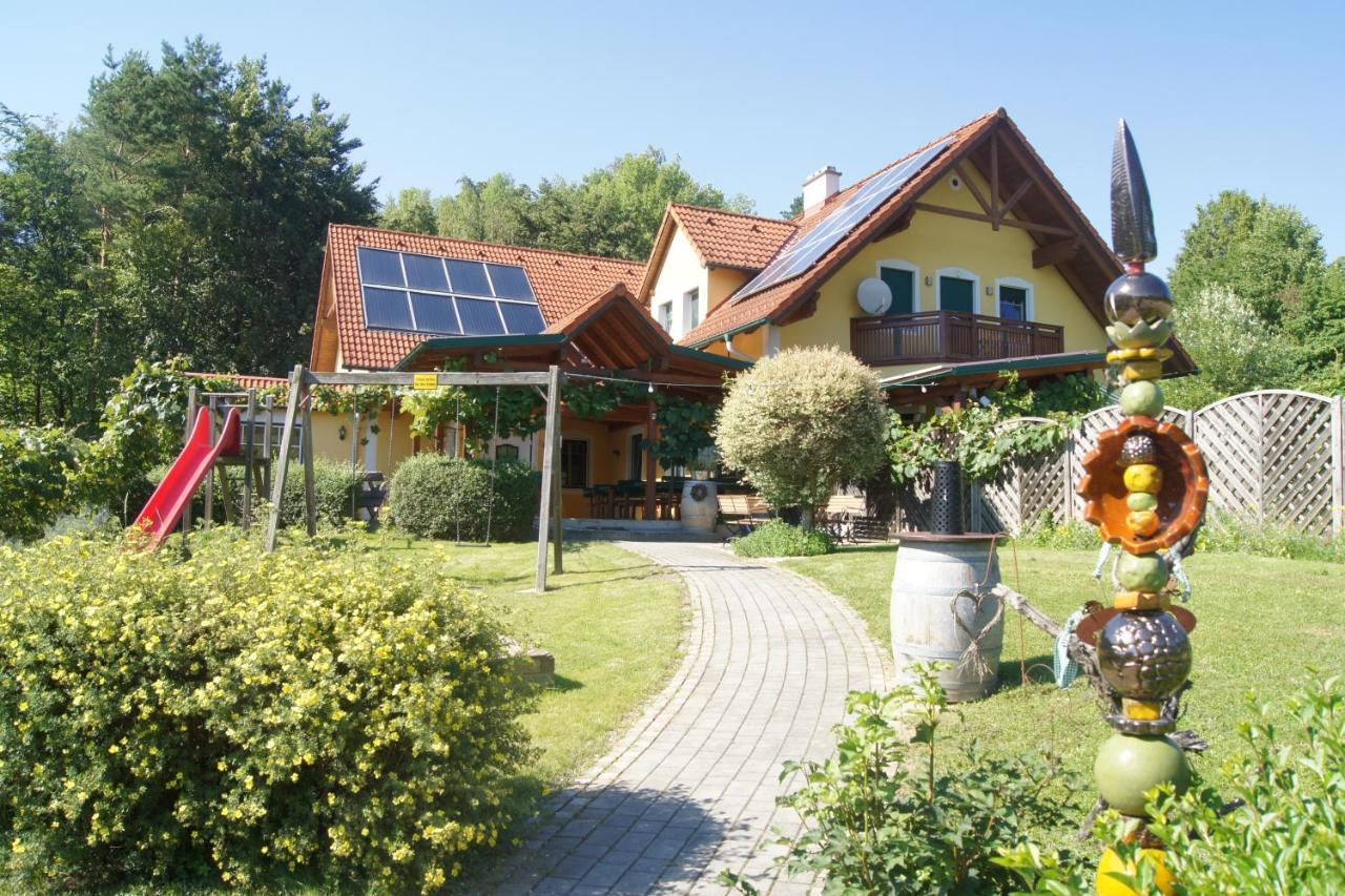 Riegler'S Buschenschank Лойперсдорф-бай-Фюрстенфельд Екстер'єр фото