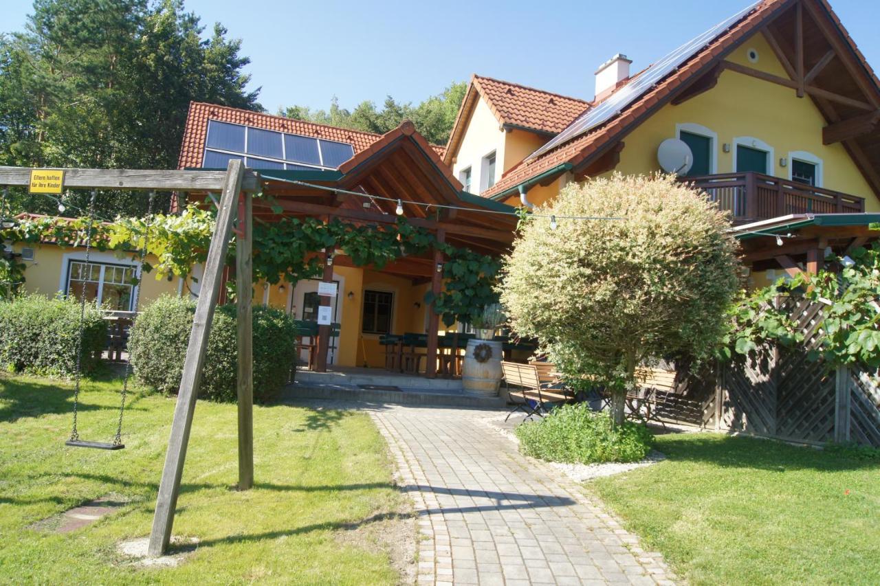 Riegler'S Buschenschank Лойперсдорф-бай-Фюрстенфельд Екстер'єр фото